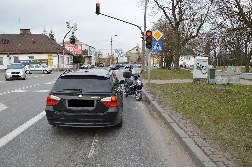 Skuterem wjechał w BMW. Motorowerzysta w szpitalu