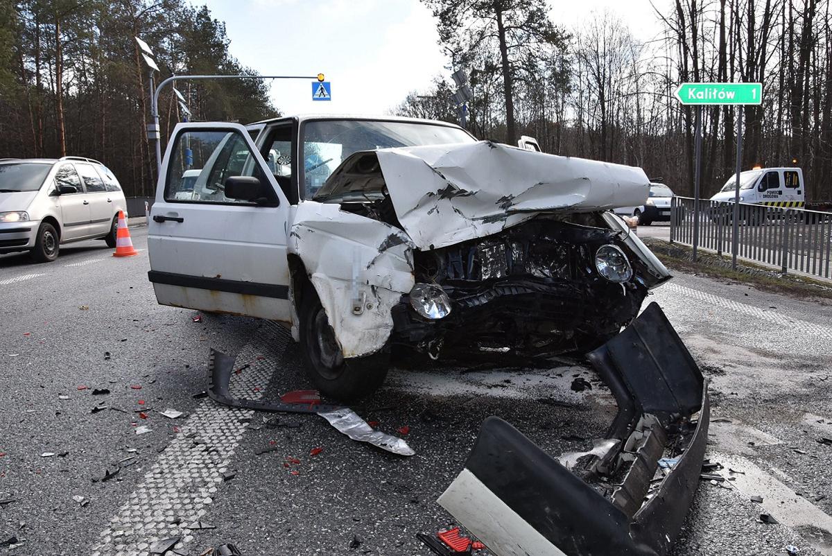 KONTAKT BP24: Trzy osoby trafiły do szpitala. Dwa auta rozbite