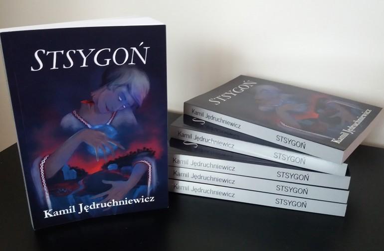 Stsygoń - powieść z kręgu demonologii. Można wspomóc jej wydanie