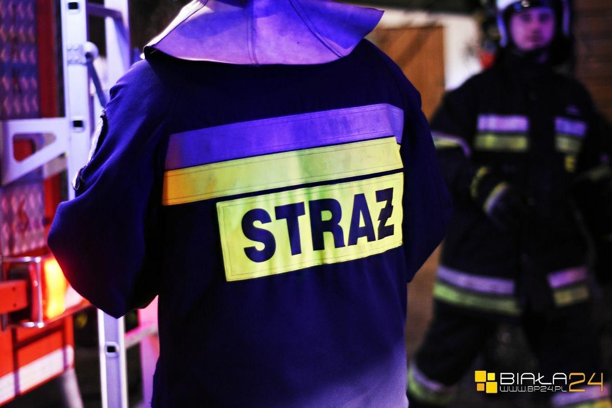 Przejechał na czerwonym i spowodował kolizję. Motocyklista zbiegł