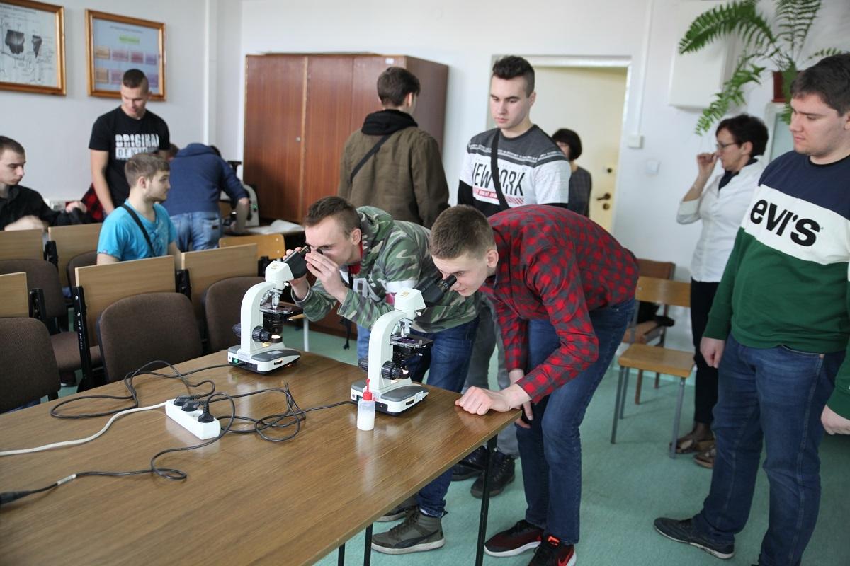 Uczniowie technikum z wizytą na uniwersytecie