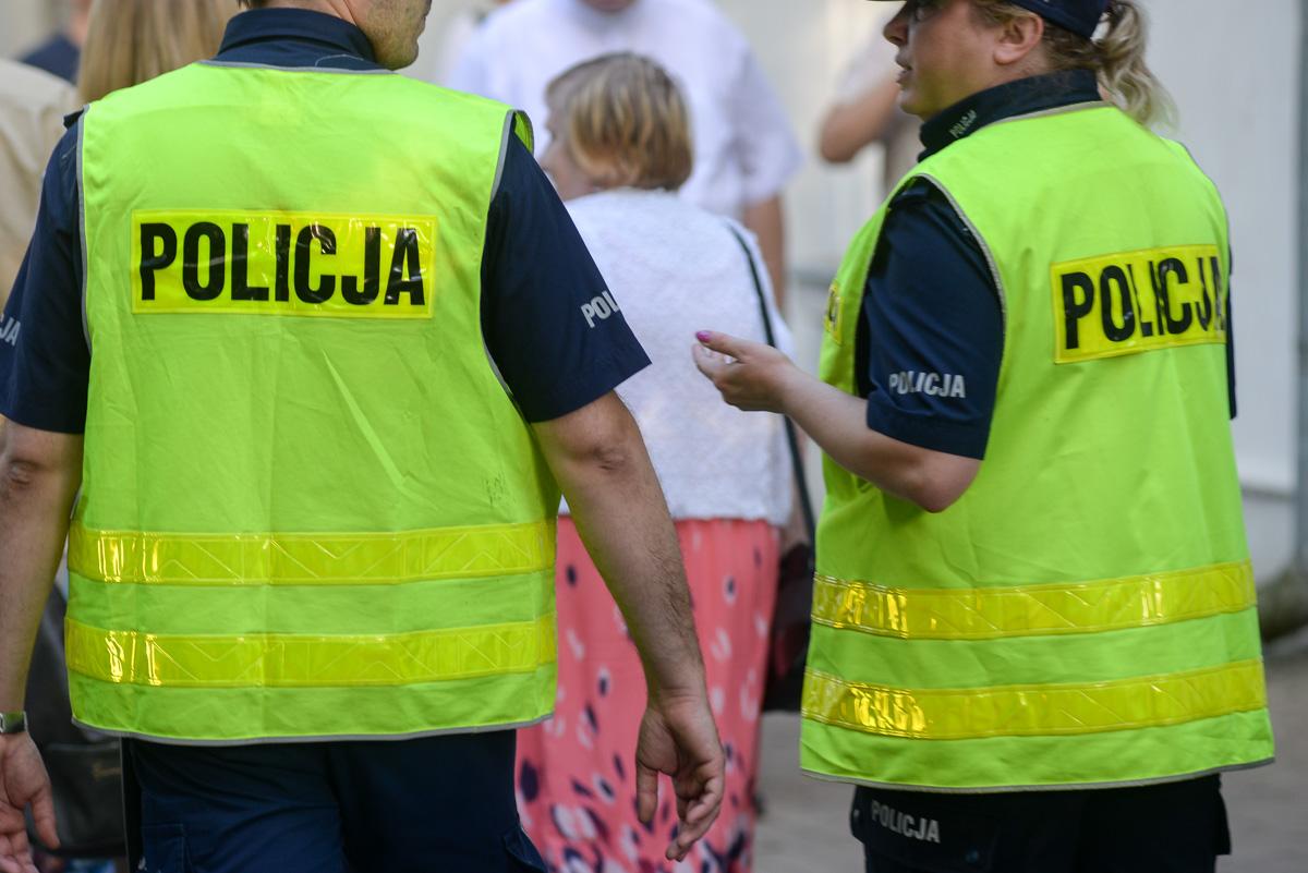 Starsza pani została perfidnie oszukana. Straciła pieniądze i biżuterię