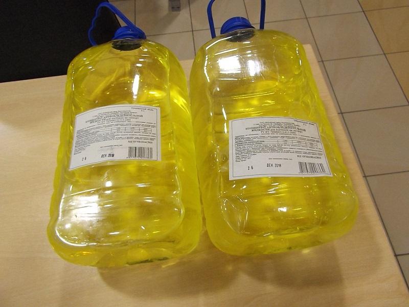 Chciał przewieźć 95-procentowy alkohol. Mówił, że to płyn zapobiegający zamarzaniu
