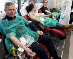 Bialscy mundurowi i licealiści wspólnie oddali krew