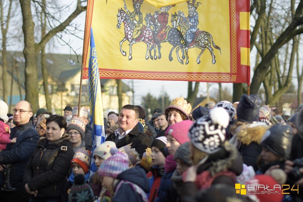 Trzej królowie przemaszerują z mieszkańcami