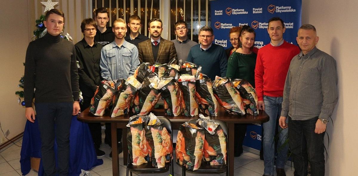 „Młodzi Demokraci” pomogli potrzebującym rodzinom