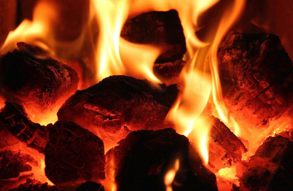 Zapaliła się hałda węgla. Akcja strażaków trwała ponad sześć godzin