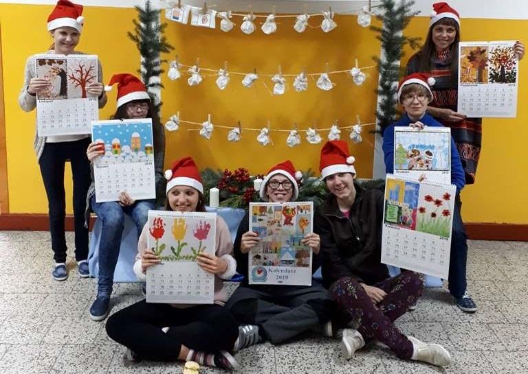 Stworzyli kalendarz ze swoimi pracami. Można go kupić