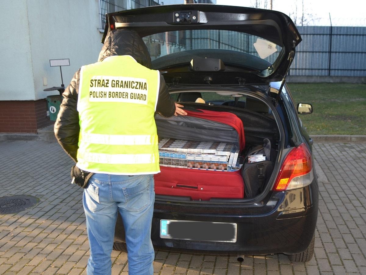 Jechał toyotą wypełnioną papierosami