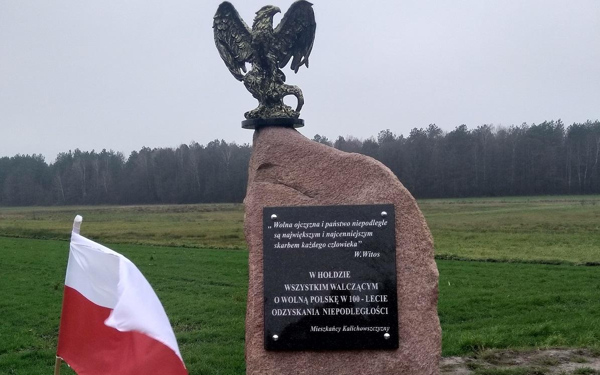 Mieszkańcy postawili pomnik w hołdzie bohaterom