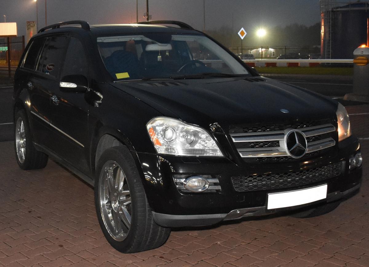 Mercedes warty 80 tysięcy nie wyjechał z kraju