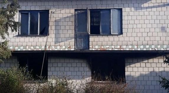 Ogień wybuchł w domu. Znaleziono zwłoki kobiety