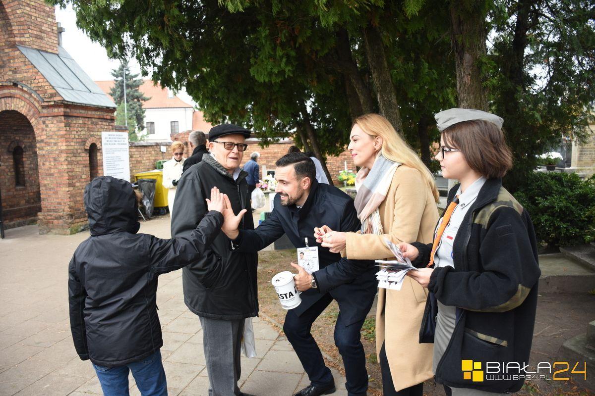 Po raz kolejny kwestowali na cmentarzu