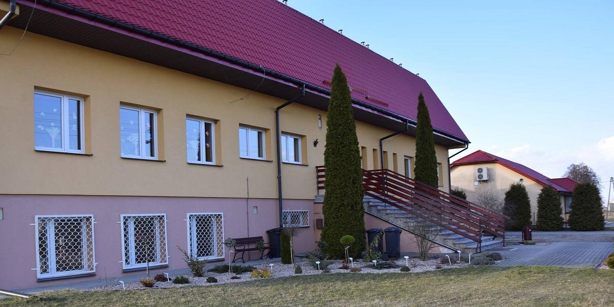 Papież będzie patronował szkole. Przekazano też sztandar