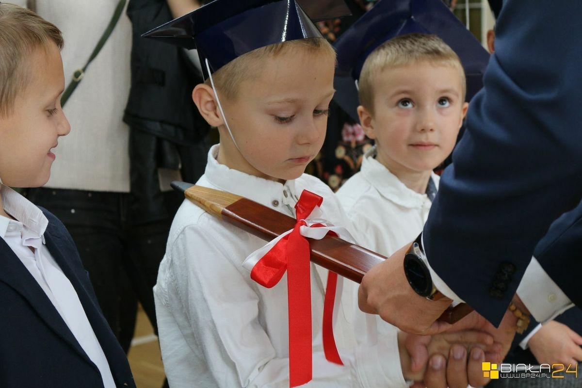 Ślubowanie klas pierwszych w SP nr 2 w Białej Podlaskiej