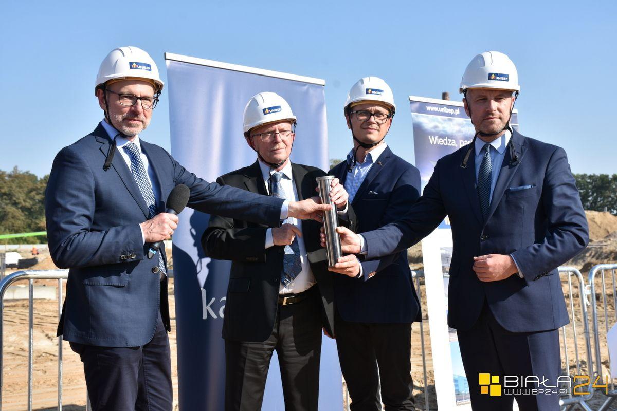Budowa trwa. W miejsce fabryki mebli powstanie centrum handlowe