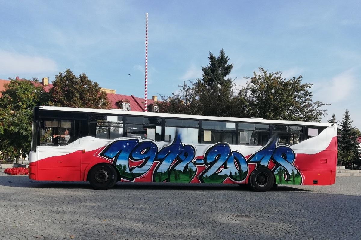 Biało-czerwone autobusy wyjechały na ulice miasta