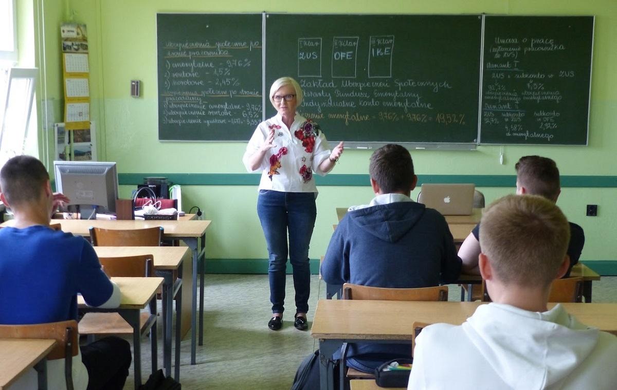 Tematami lekcji będą ubezpieczenia, zasiłki i własna firma