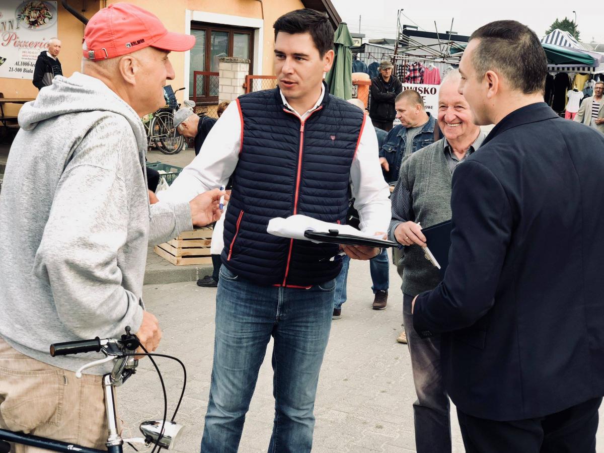 Stefaniuk zbierał głosy na miejskim targowisku