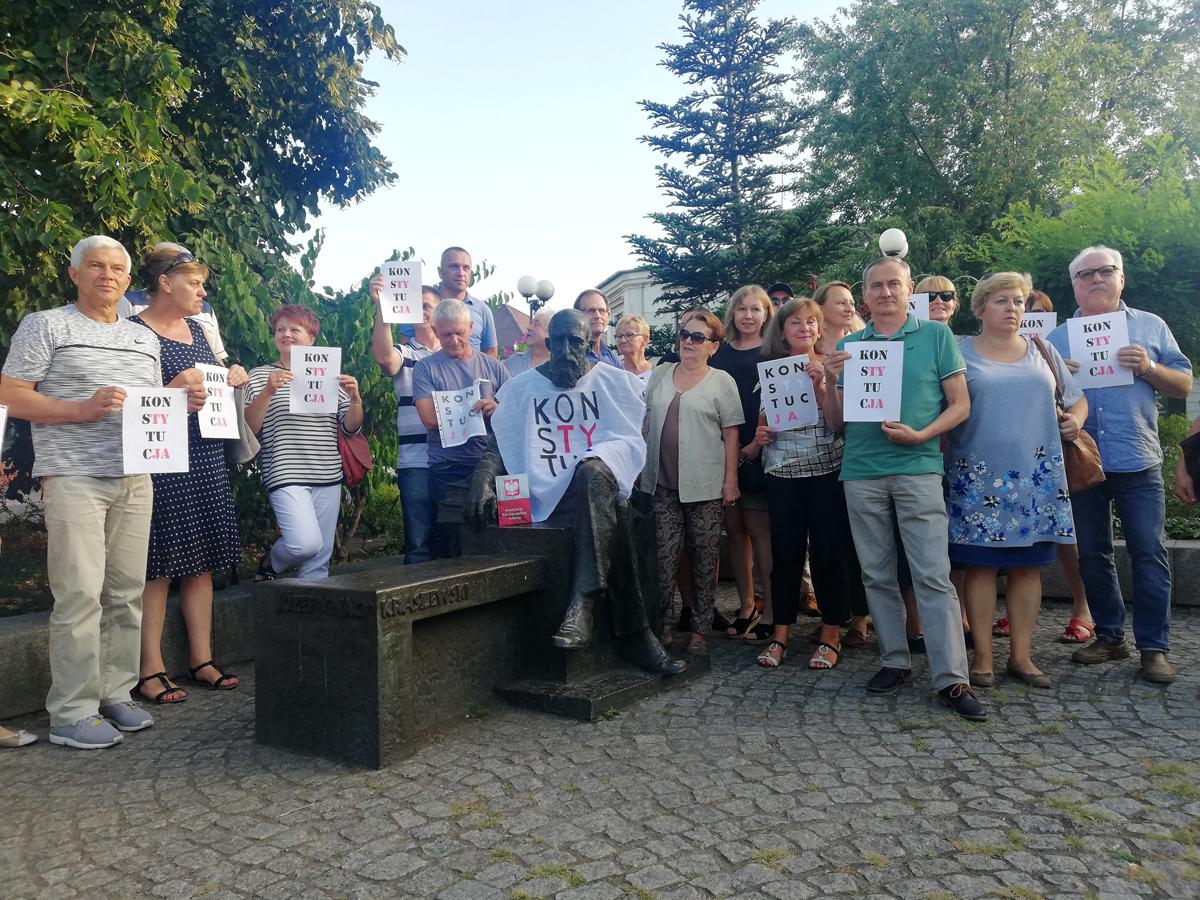 Pomnik Kraszewskiego znieważony? Policja szuka sprawców