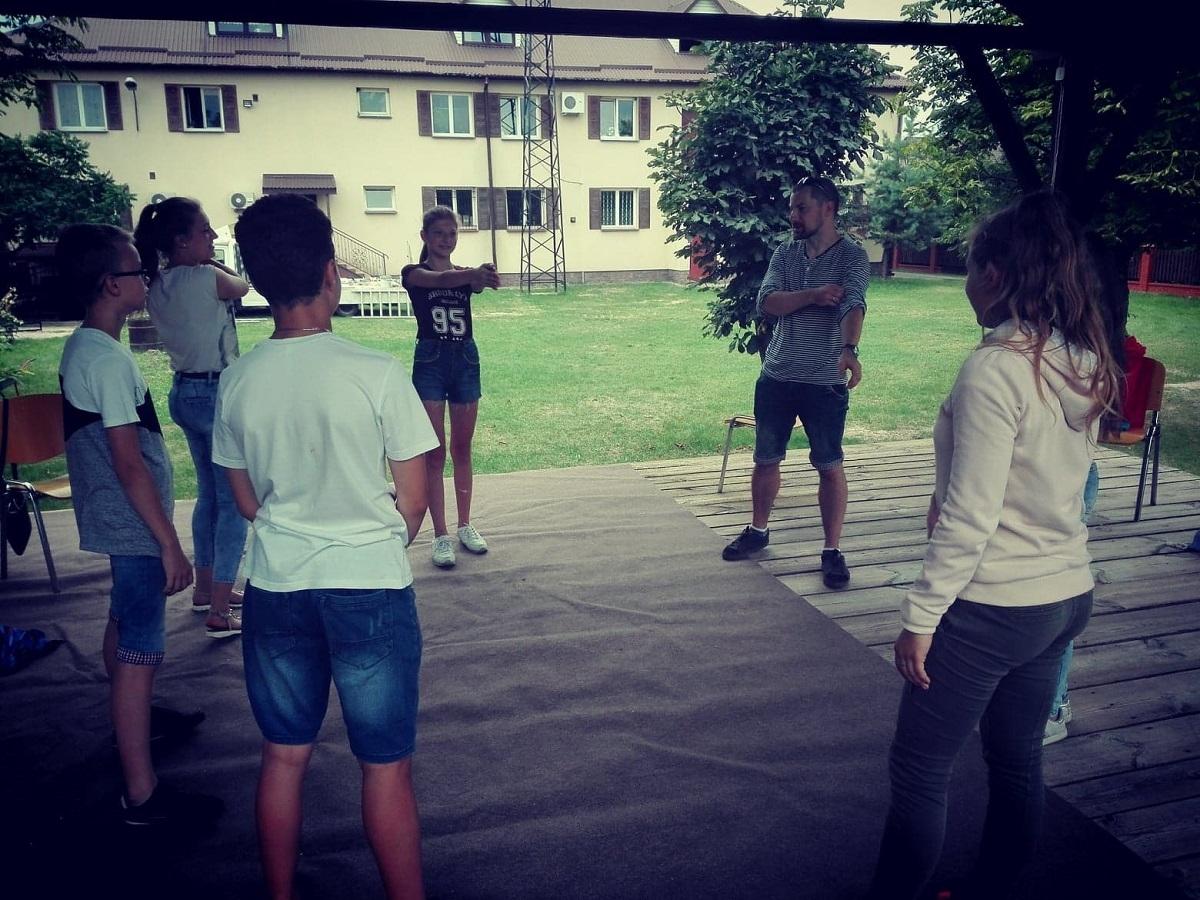 Flash mob pod urzędem gminy