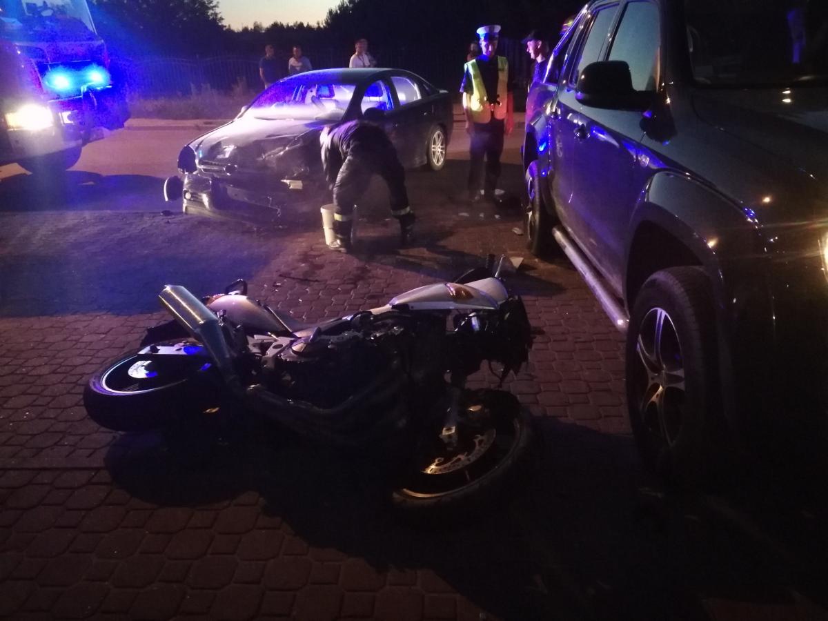 Motocyklista przeleciał 20 metrów