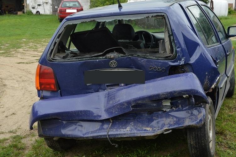 Na widok policji udawał, że śpi