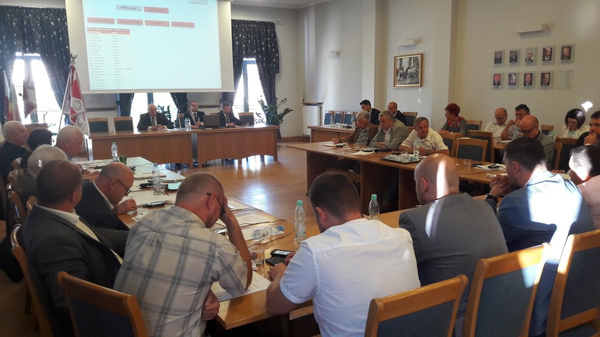 Radni zdecydowali. Nie będzie sprzedaży alkoholu po 22
