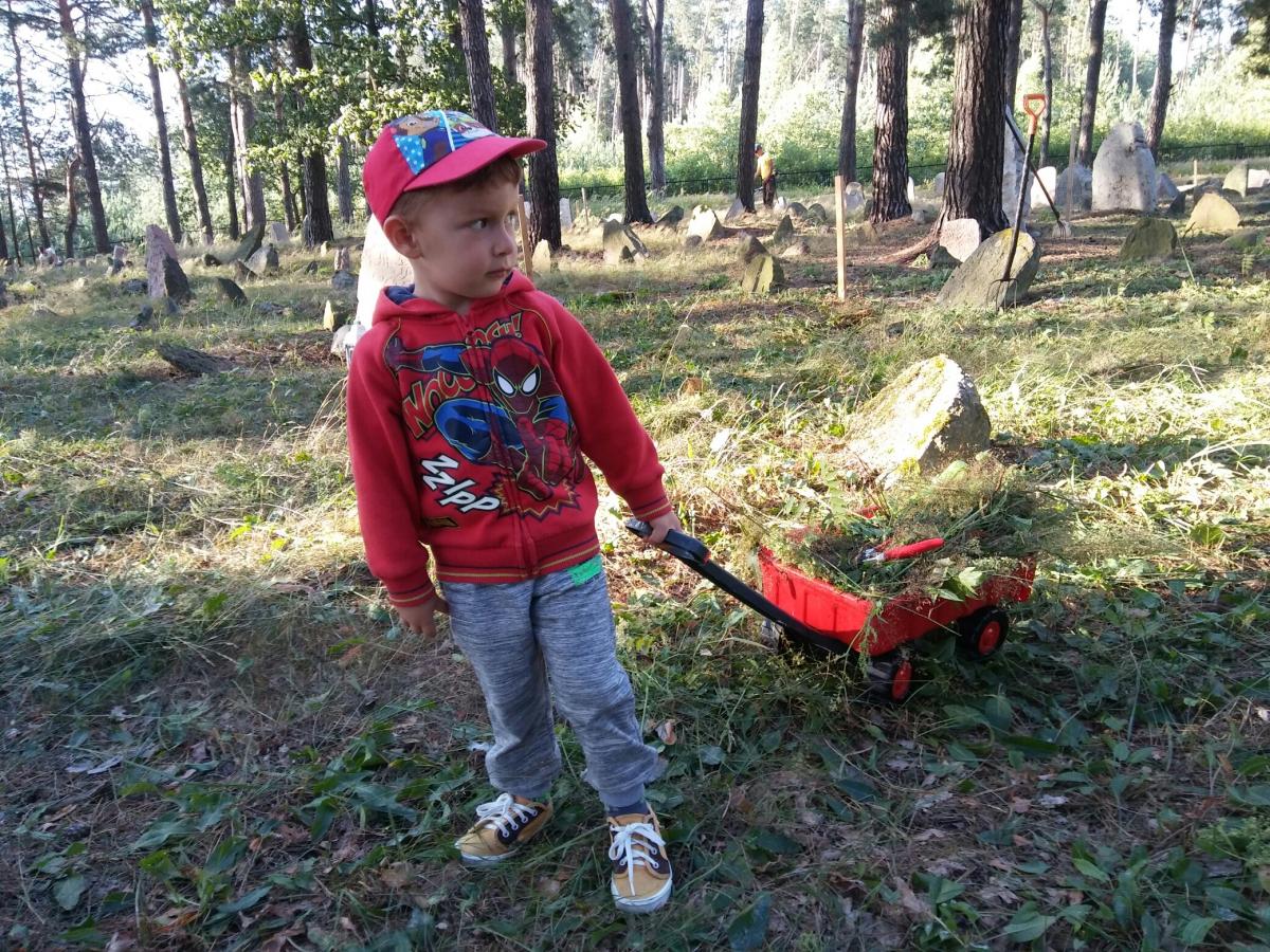 Mieszkańcy dbają o zabytkową nekropolię