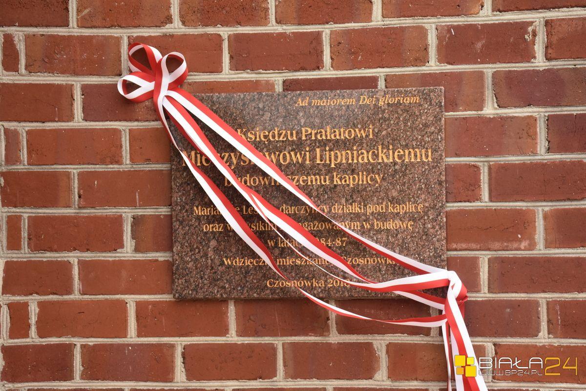 Odsłonięcie tablicy pamiątkowej przy kaplicy w Czosnówce