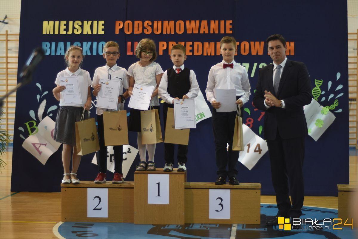 Laureaci szkolnych konkursów nagrodzeni