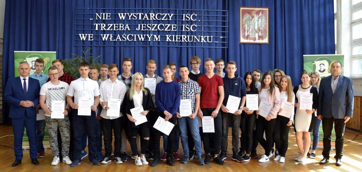 Odebrali certyfikaty za zagraniczny staż