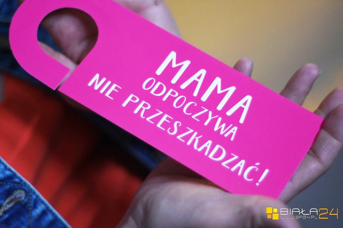 Kochanym mamom. Złóż życzenia przez portal