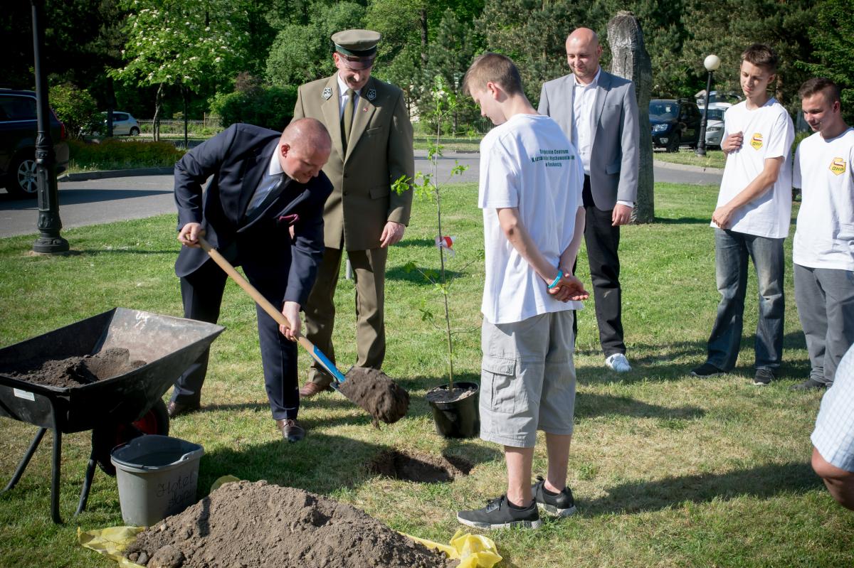 Posadzili „Dęby Niepodległości”
