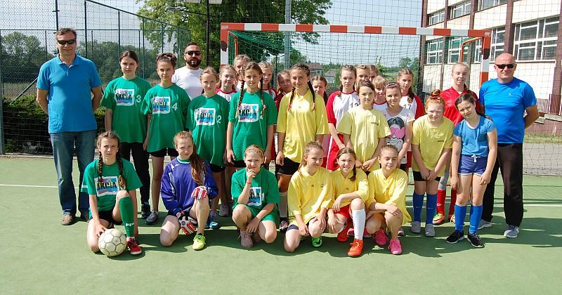 Dziewczęta ze szkoły podstawowej walczyły o podium