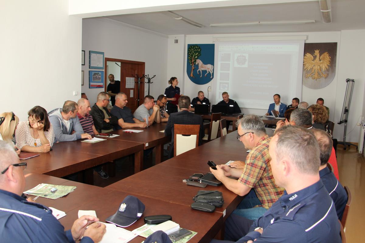 Dyskutowali z policjantami