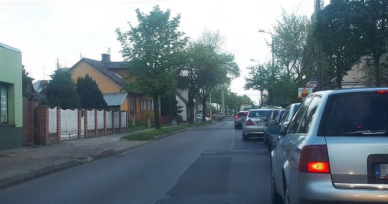 "To co się tam dzieje to jakiś koszmar". Dlaczego przejazd jest zamykany tak wcześnie?