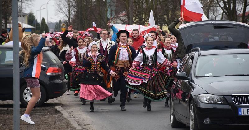 Biegali po mieście. Nagrały ich kamery