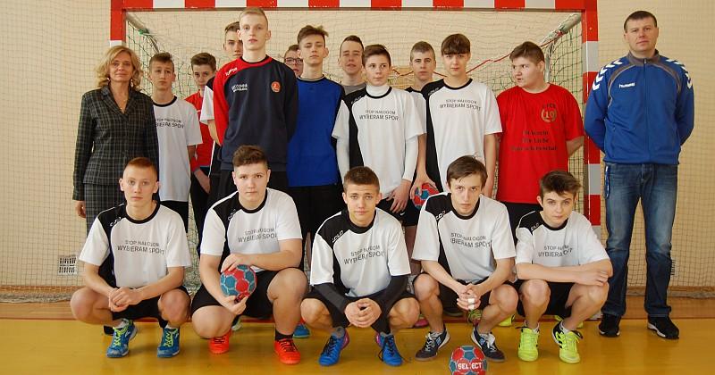 Młodzi szczypiorniści z awansem do rejonu