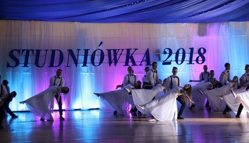 Walc maturzystów ze „Staszica” ma już ponad milion wyświetleń (WIDEO)