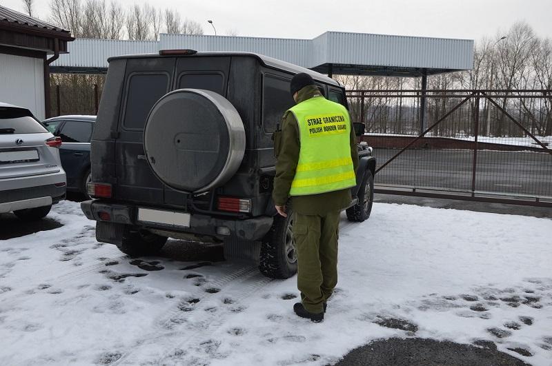 Odzyskano wartościowego mercedesa (FOTO)