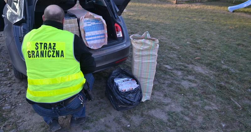 Przewoził 80 tysięcy sztuk papierosów różnych marek