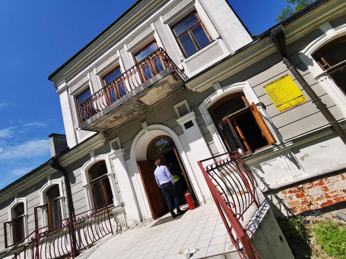 Odnawiają dworek. Będzie miejsce dla seniorów