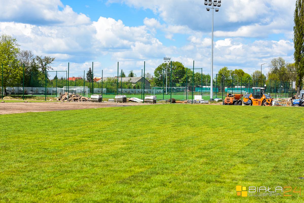 Murawa prawie gotowa. Kolejny etap budowy stadionu na finiszu