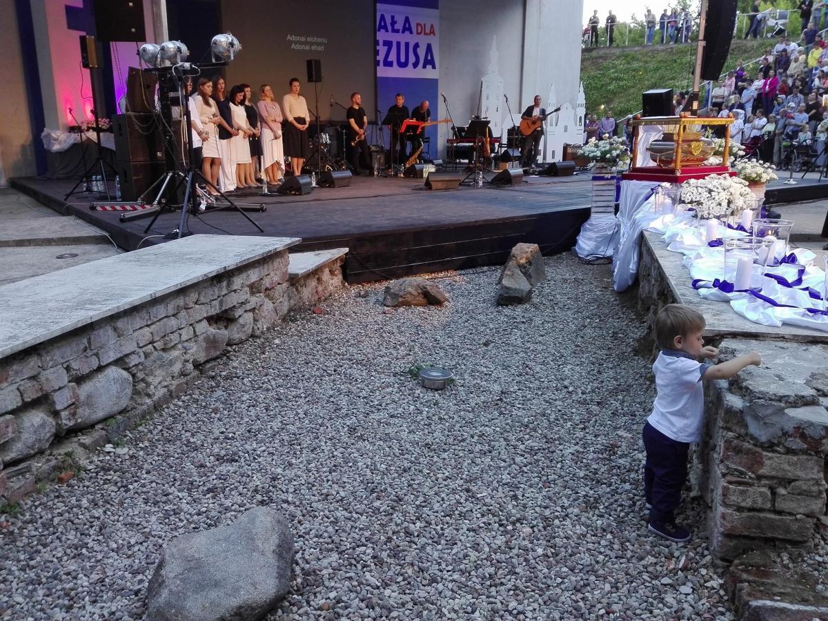 Wierzący podziękują Panu za jego łaski