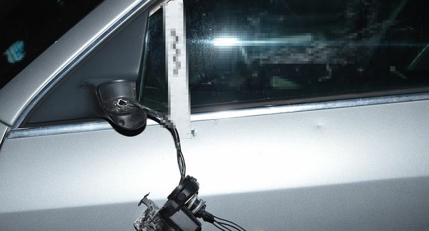Pieszy bez odblasków i pijany. Uderzyło w niego auto