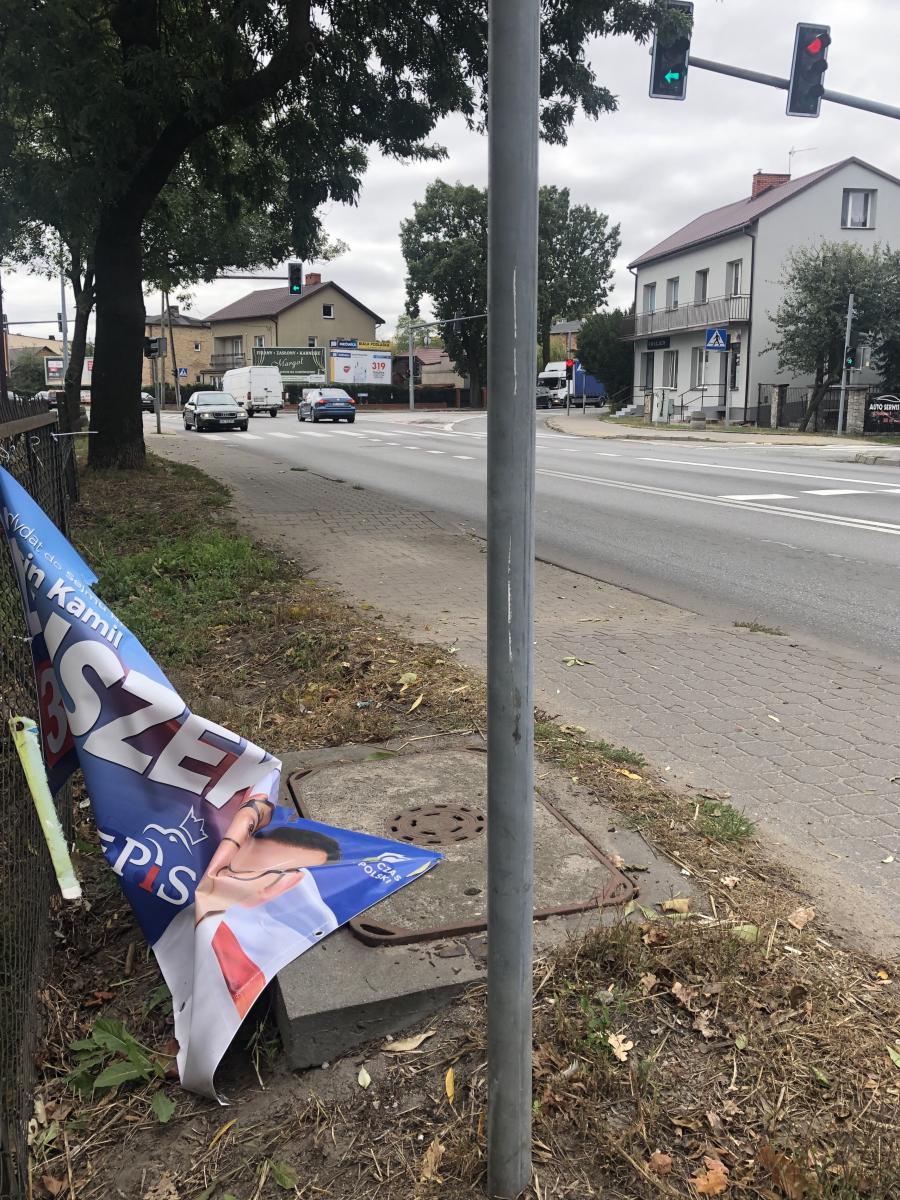 Kto za tym stoi?