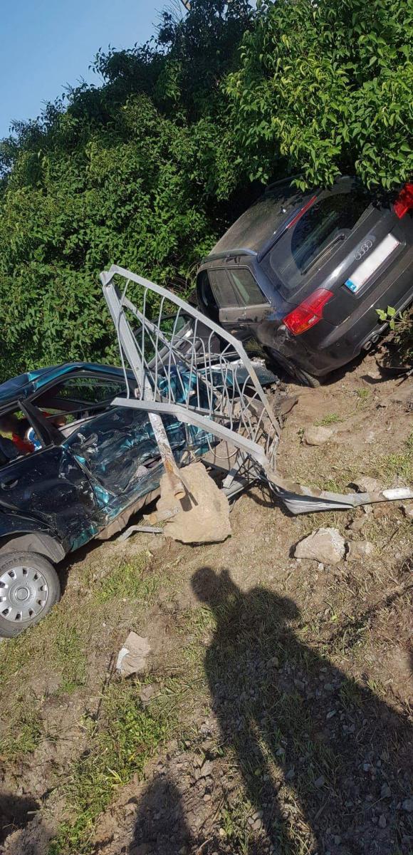 Dwie osoby w szpitalu. Strażacy wycinali poszkodowaną osobę