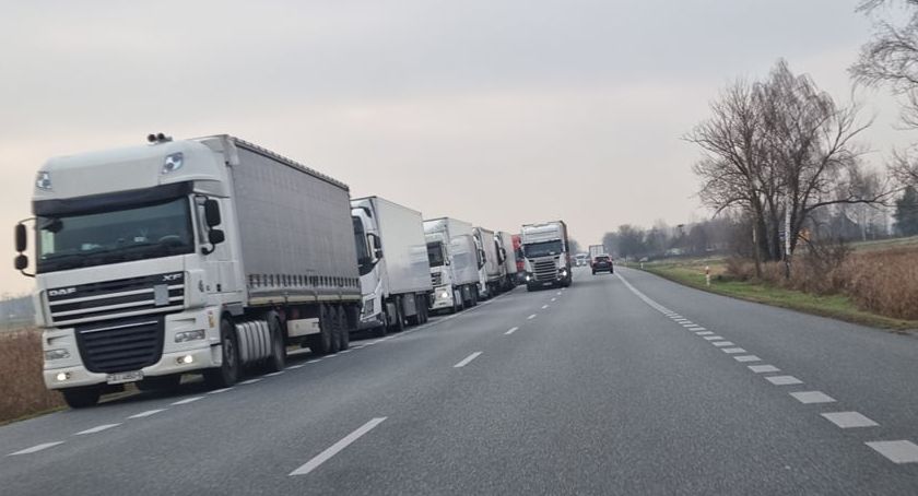 Bufor w Białej Podlaskiej. Kolejka ciężarówek czeka ponad 20 godzin