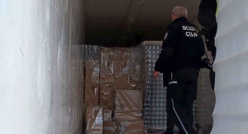4,4 mln papierosów ukryte wśród słoików na granicy